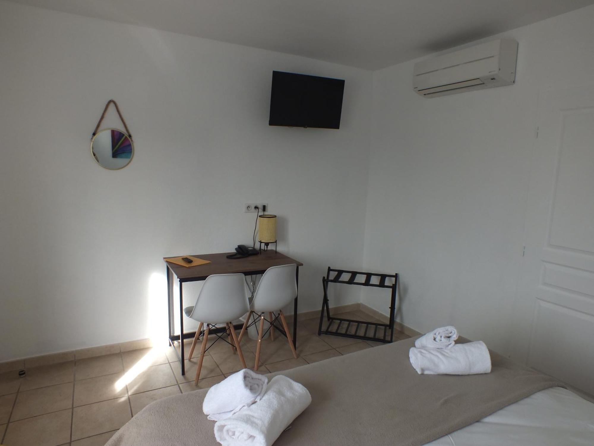Logis Hotel Restaurant Le Clos Saint Loup Bram Экстерьер фото