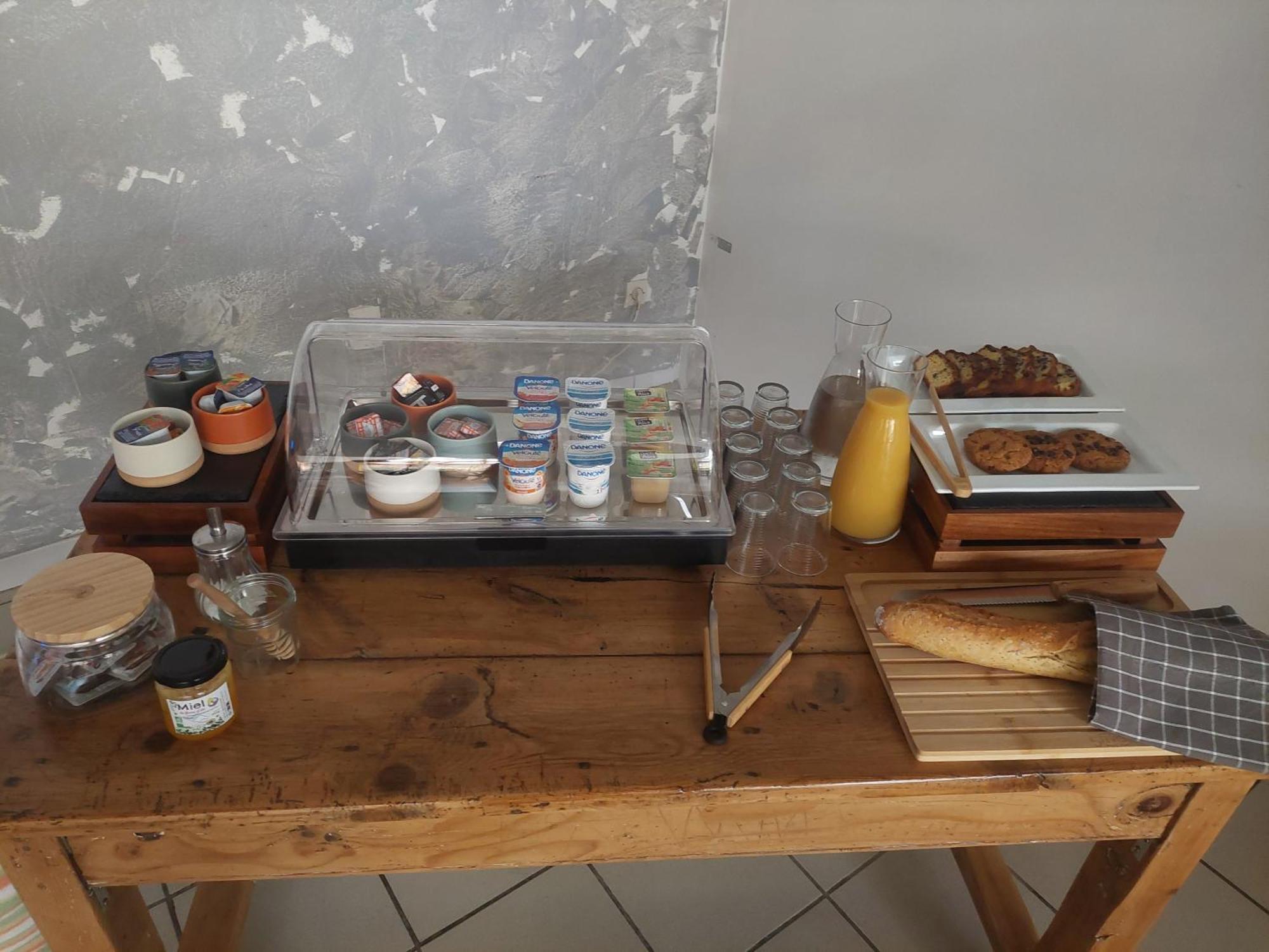Logis Hotel Restaurant Le Clos Saint Loup Bram Экстерьер фото