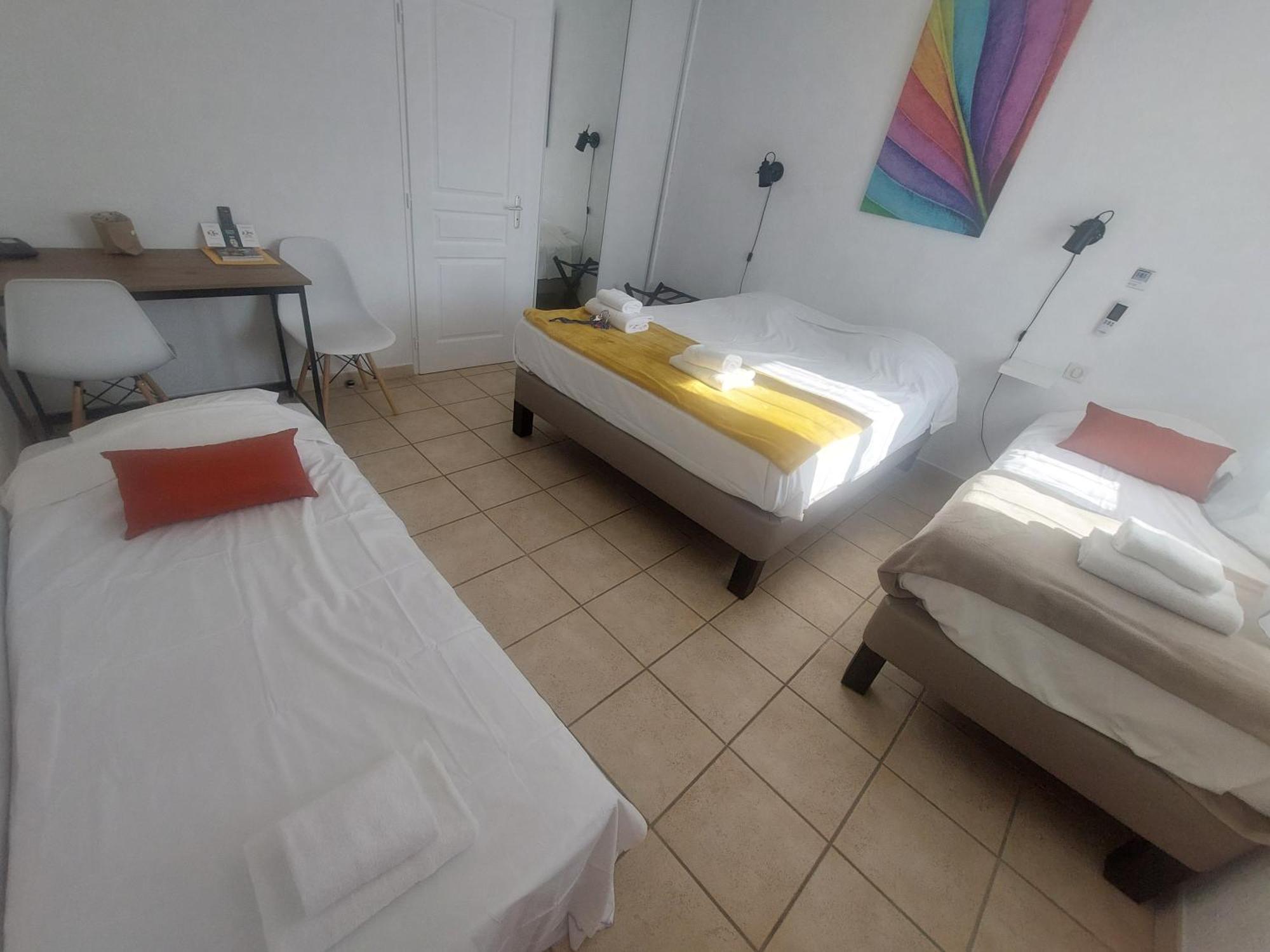 Logis Hotel Restaurant Le Clos Saint Loup Bram Экстерьер фото
